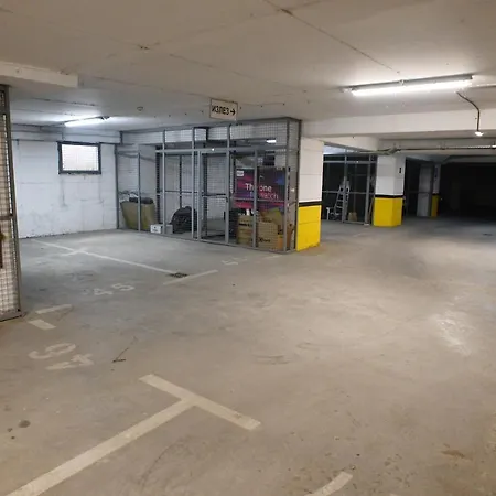 Chic Urban Retreat With Balcony, Parking & Wi-fi Daire *