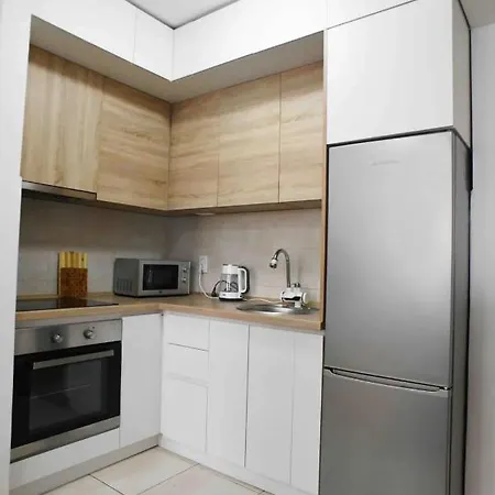 Chic Urban Retreat With Balcony, Parking & Wi-fi Daire Üsküp