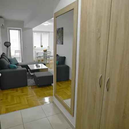 Chic Urban Retreat With Balcony, Parking & Wi-fi