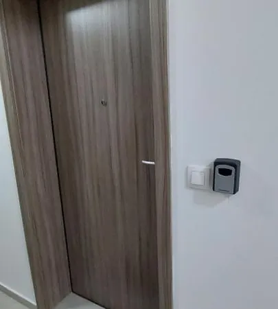 Chic Urban Retreat With Balcony, Parking & Wi-fi Üsküp