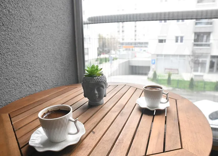 Chic Urban Retreat With Balcony, Parking & Wi-fi Apartment Skopje