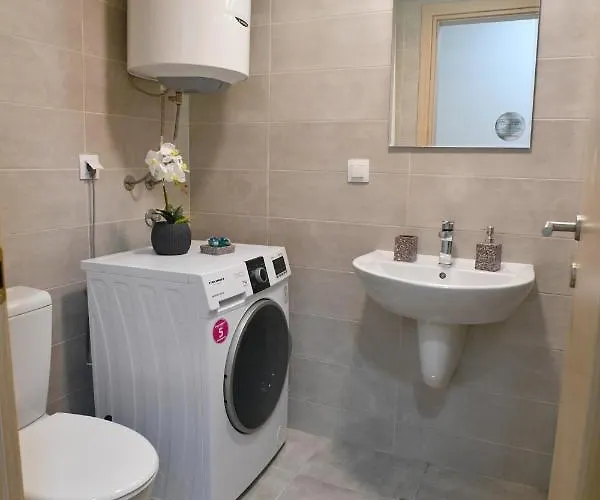 Chic Urban Retreat With Balcony, Parking & Wi-fi