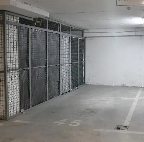 Chic Urban Retreat With Balcony, Parking & Wi-fi Apartment Skopje