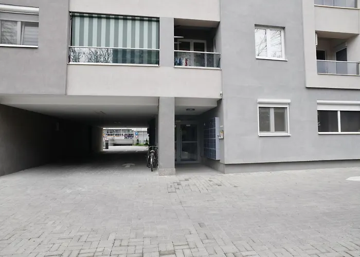 Chic Urban Retreat With Balcony, Parking & Wi-fi Apartment Skopje