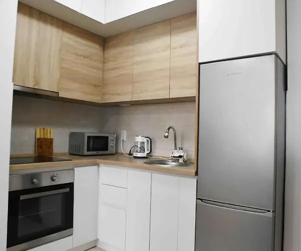 Chic Urban Retreat With Balcony, Parking & Wi-fi Apartment Skopje