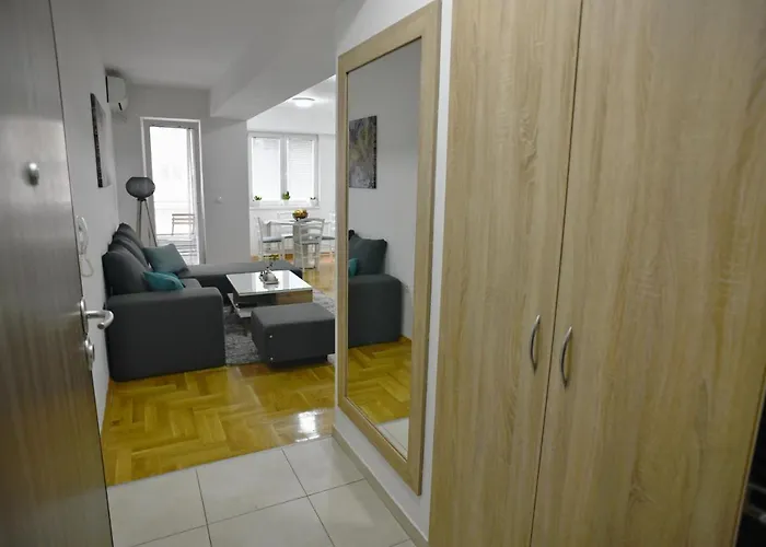 Chic Urban Retreat With Balcony, Parking & Wi-fi