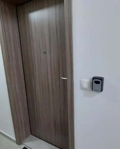 Chic Urban Retreat With Balcony, Parking & Wi-fi Skopje