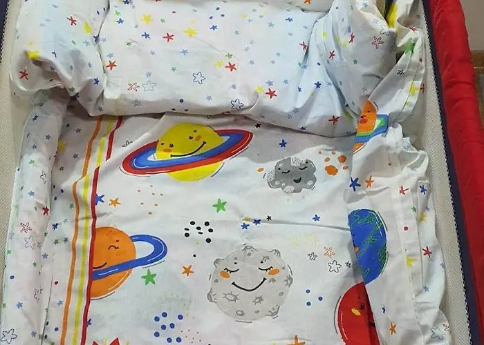 Apartment Chic Urban Retreat With Balcony, Parking & Wi-fi